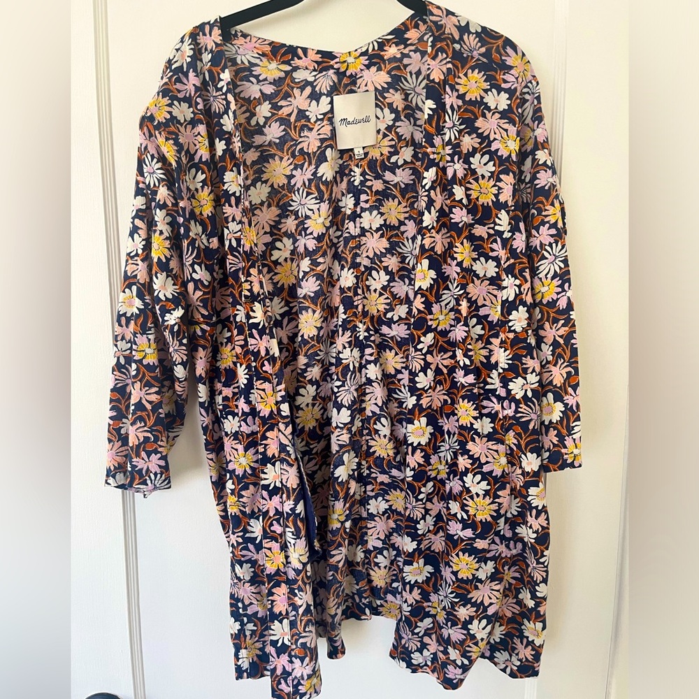 MADEWELL Robe Jacket in Poolhouse Floral Blue
Daisies Kimono Top in size Small